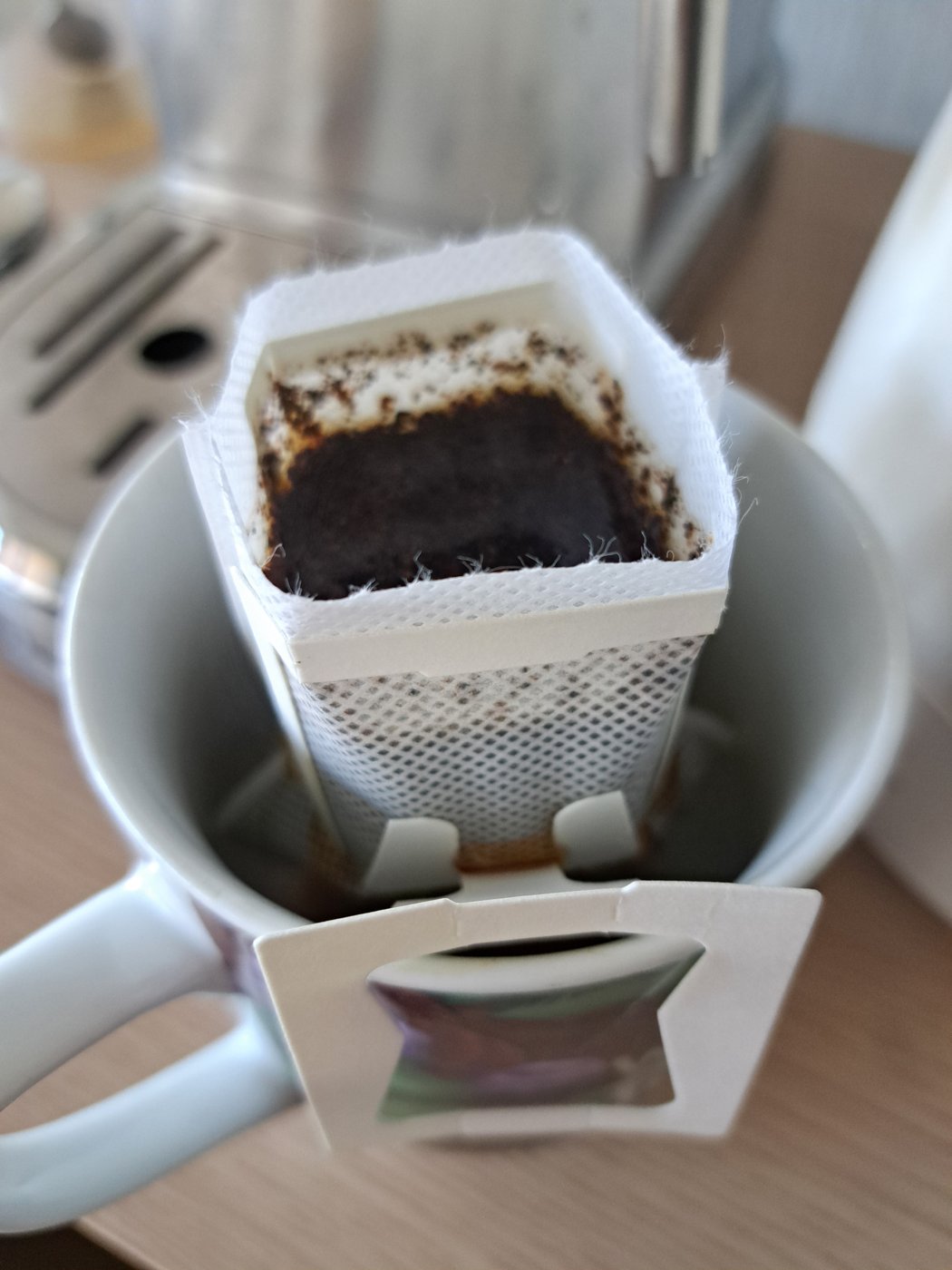 どんぐりコーヒーをドリップする